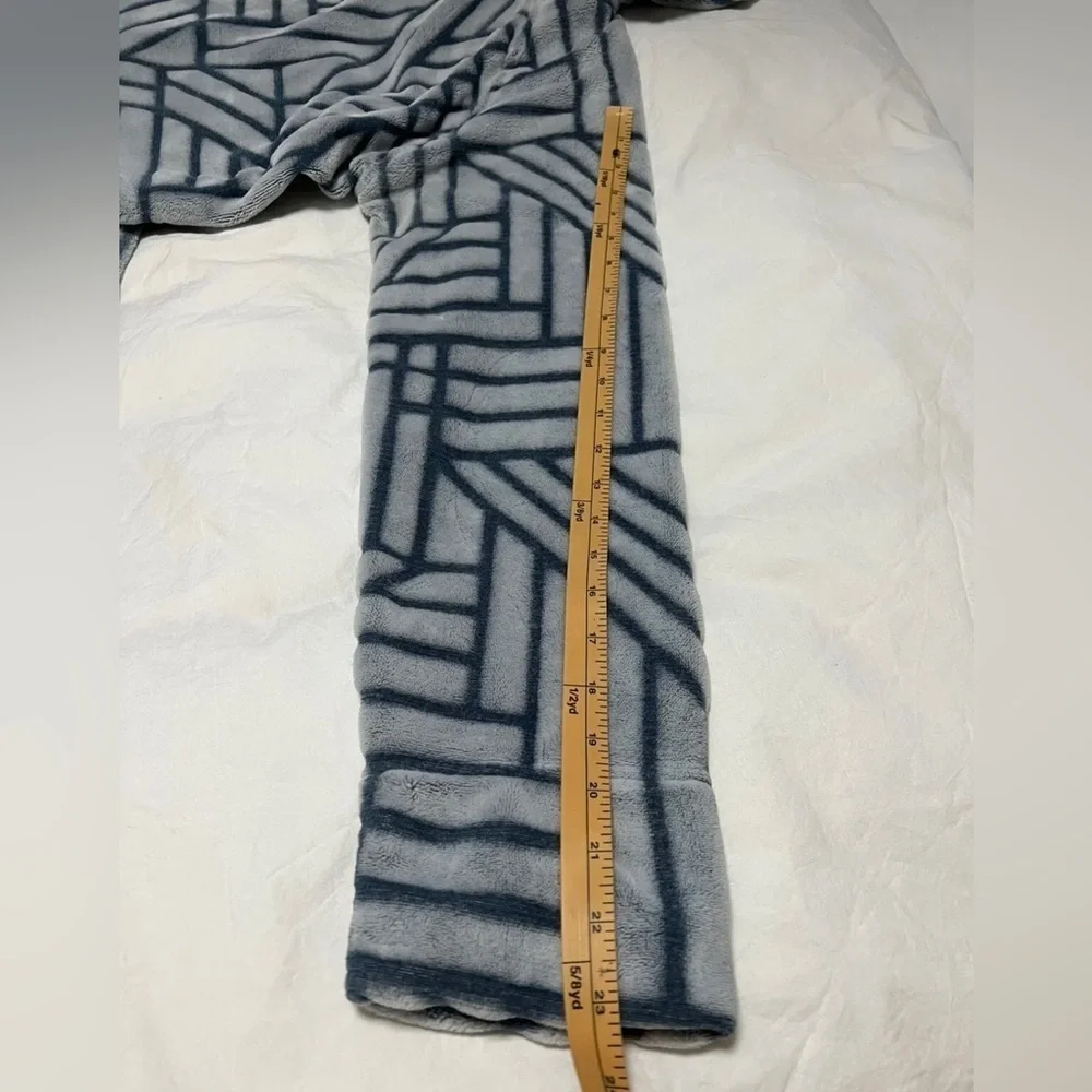Vera Bradley Plush Fleece Robe S/M~ Warm And Cozy~ Blue Gray. - Picture 8 of 9
